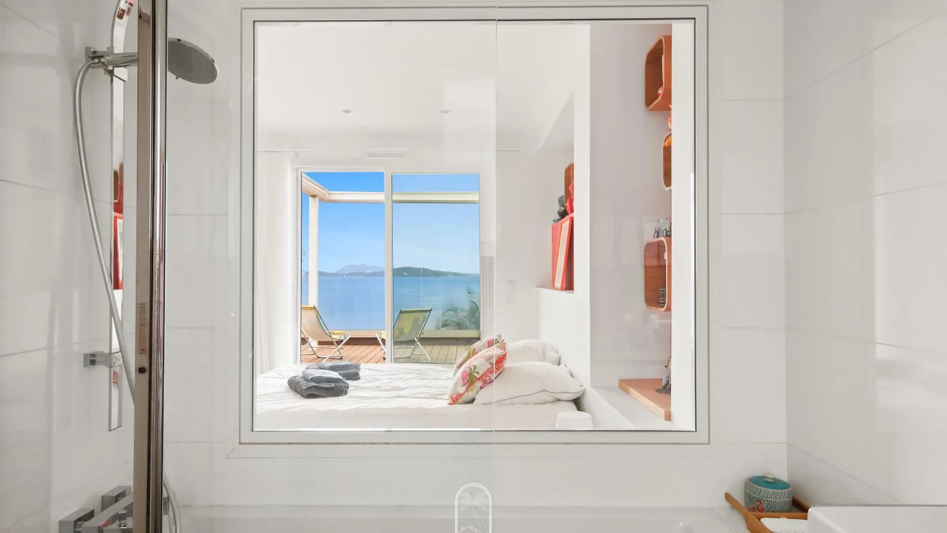 Daire Villa Antoine 1Er Etage Vue Mer La Garonne Wifi Pk By Hc Le Pradet